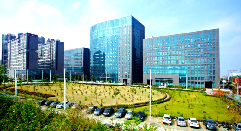 桥式起重机与门式起重机在常州制造业中的应用对比及选型建议
